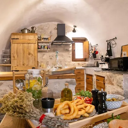 Dandy Mani - Old Tower House - Fireplace - Pool Сasa de vacaciones Nomia