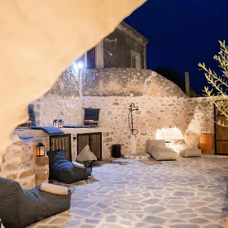 Dandy Mani - Old Tower House - Fireplace - Pool Сasa de vacaciones Nomia