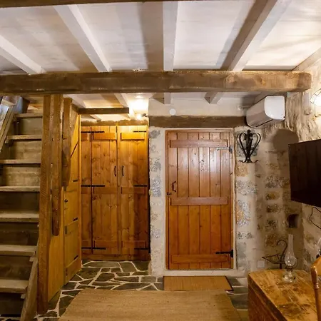 別荘 Dandy Mani - Old Tower House - Fireplace - Pool Nomia