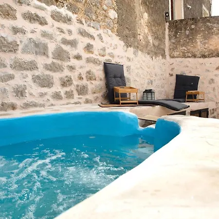 Holiday home Dandy Mani - Old Tower House - Fireplace - Pool