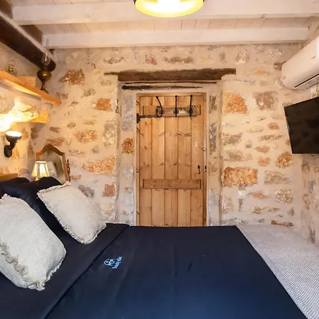 Dandy Mani - Old Tower House - Fireplace - Pool