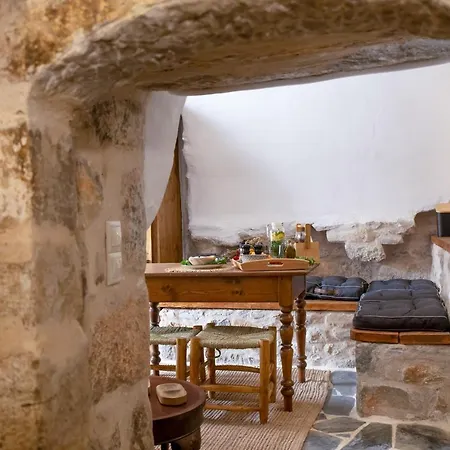 Dandy Mani - Old Tower House - Fireplace - Pool Сasa de vacaciones Nomia