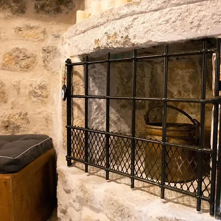 Dandy Mani - Old Tower House - Fireplace - Pool Сasa de vacaciones Nomia