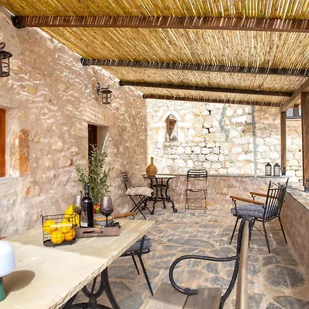 別荘 Dandy Mani - Old Tower House - Fireplace - Pool *