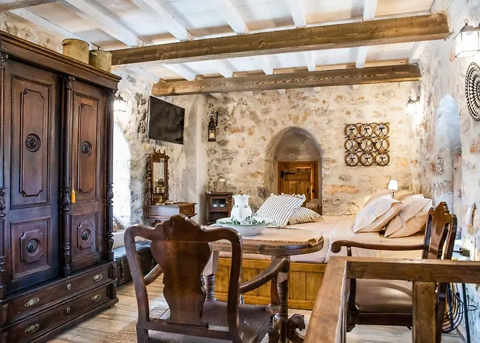 Feriehus Dandy Mani - Old Tower House - Fireplace - Pool