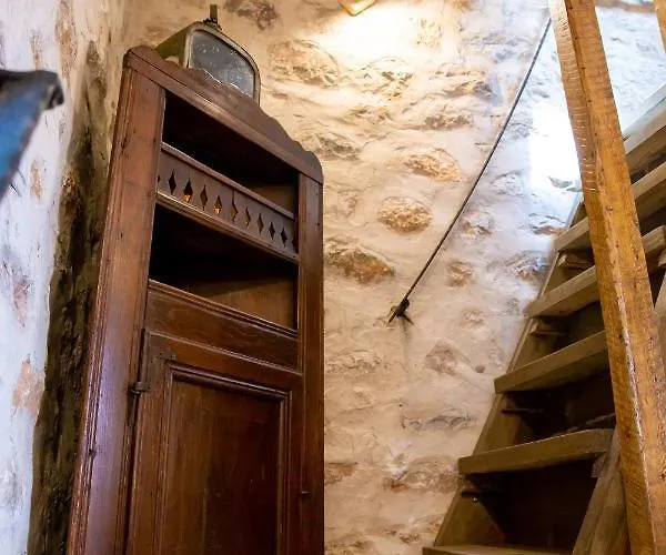 Dandy Mani - Old Tower House - Fireplace - Pool بيت للعطل Nomia