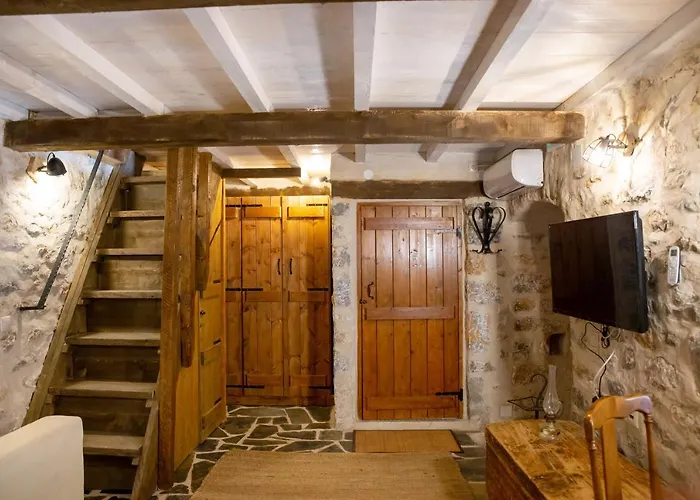 Hébergement de vacances Dandy Mani - Old Tower House - Fireplace - Pool Nomia