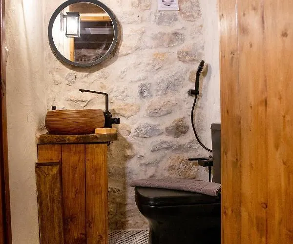 Hébergement de vacances Dandy Mani - Old Tower House - Fireplace - Pool Nomia