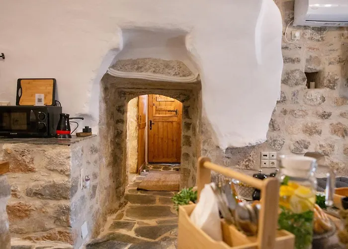 Feriehus Dandy Mani - Old Tower House - Fireplace - Pool