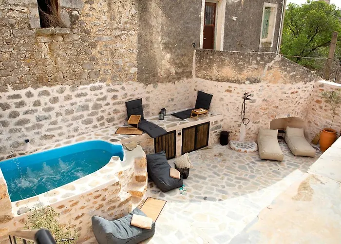 Dandy Mani - Old Tower House - Fireplace - Pool بيت للعطل