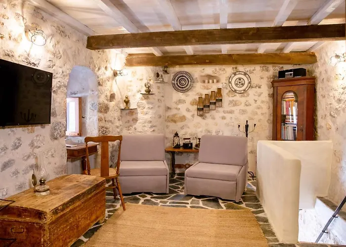 Hébergement de vacances Dandy Mani - Old Tower House - Fireplace - Pool