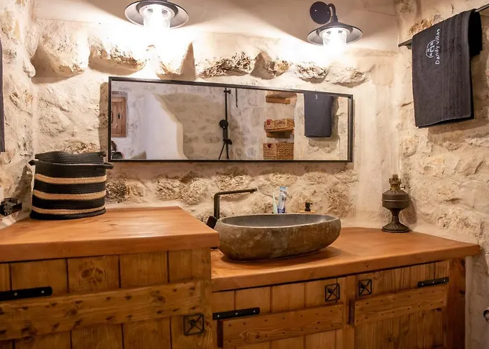 Hébergement de vacances Dandy Mani - Old Tower House - Fireplace - Pool *