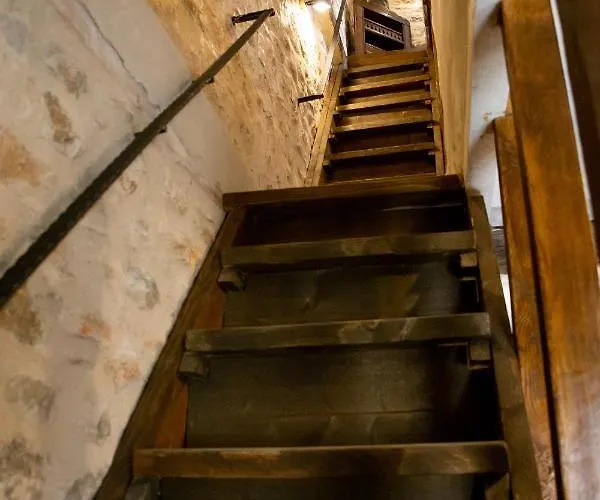 Dandy Mani - Old Tower House - Fireplace - Pool بيت للعطل *