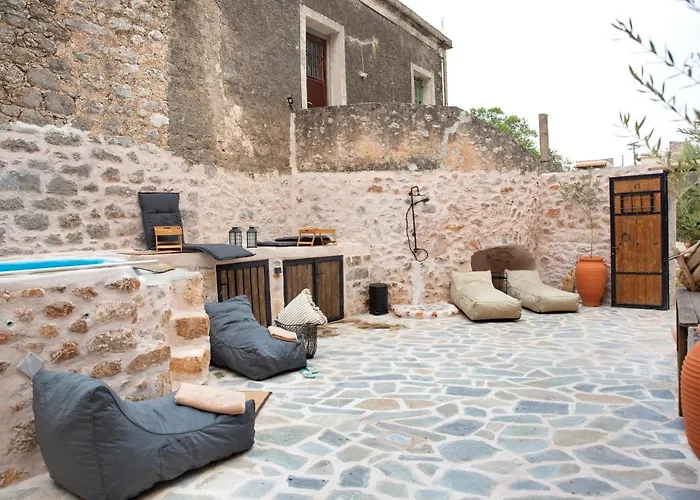 Hébergement de vacances Dandy Mani - Old Tower House - Fireplace - Pool