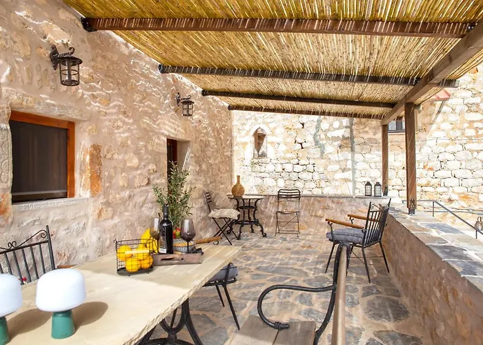 Hébergement de vacances Dandy Mani - Old Tower House - Fireplace - Pool *